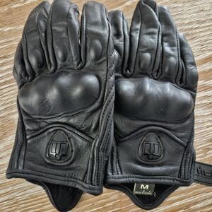 Motorcycle gloves
